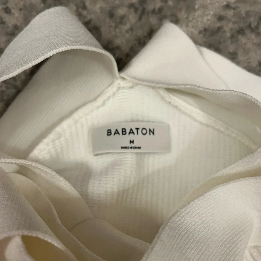 Aritzia Babaton Sculpt Knit Top – Cross Neck, M - Picture 4 of 6